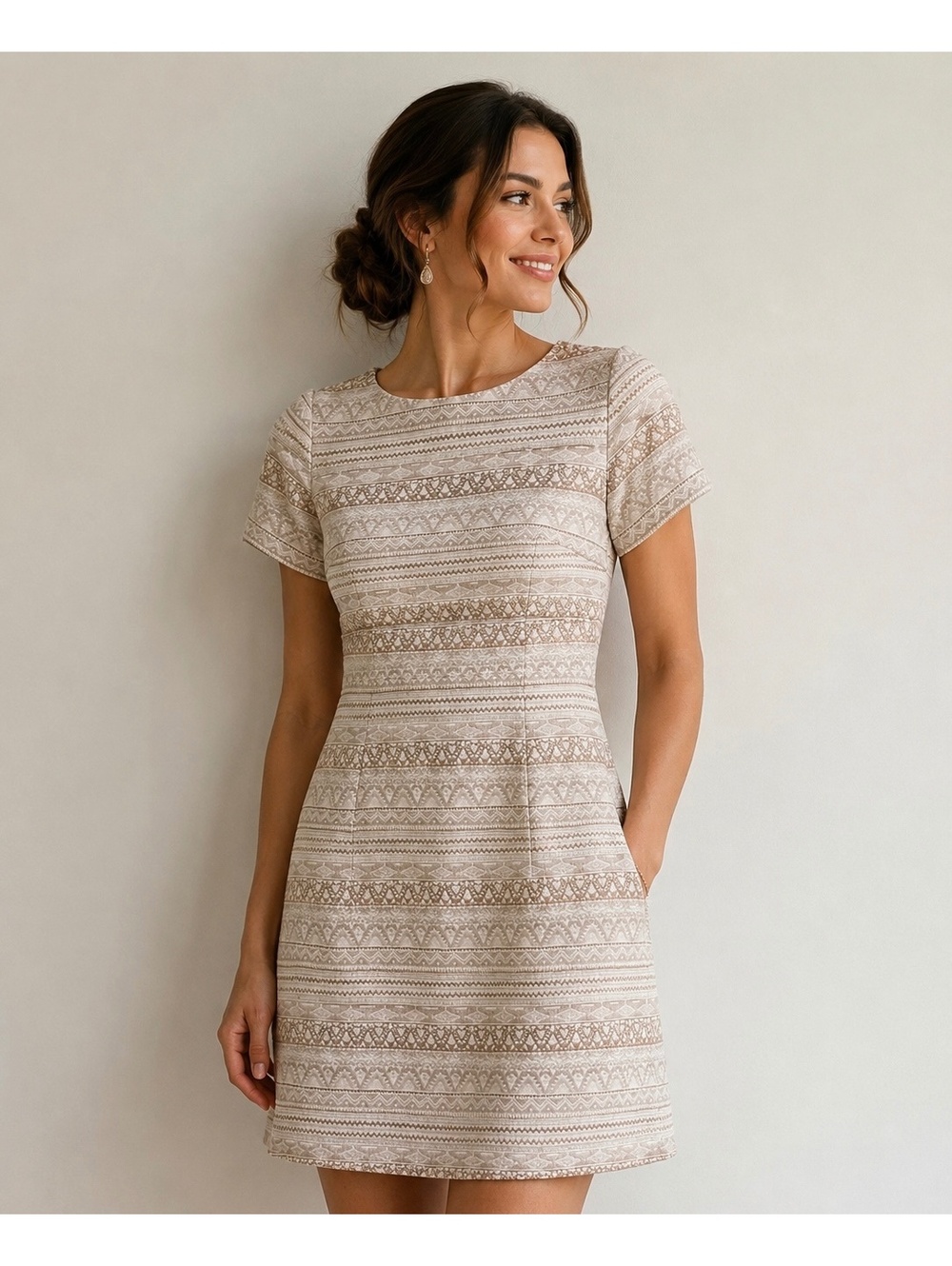 Vince Camuto Women's Size 12 Ivory and Beige Patterned Short Sleeve Dress